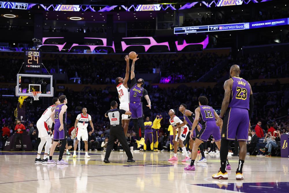 足球显然是 足球显然是